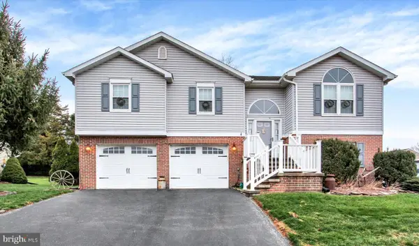 2790 Butternut Ln, YORK, PA 17408