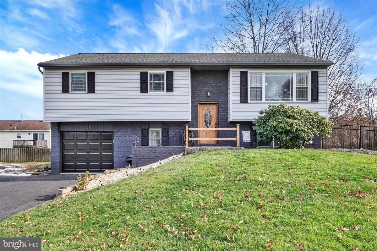 11 Dogwood Ln, Manchester, PA 17345 - Image #1