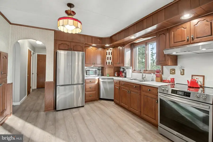 36 Crescent Dr, New Cumberland, PA 17070 - Image #2