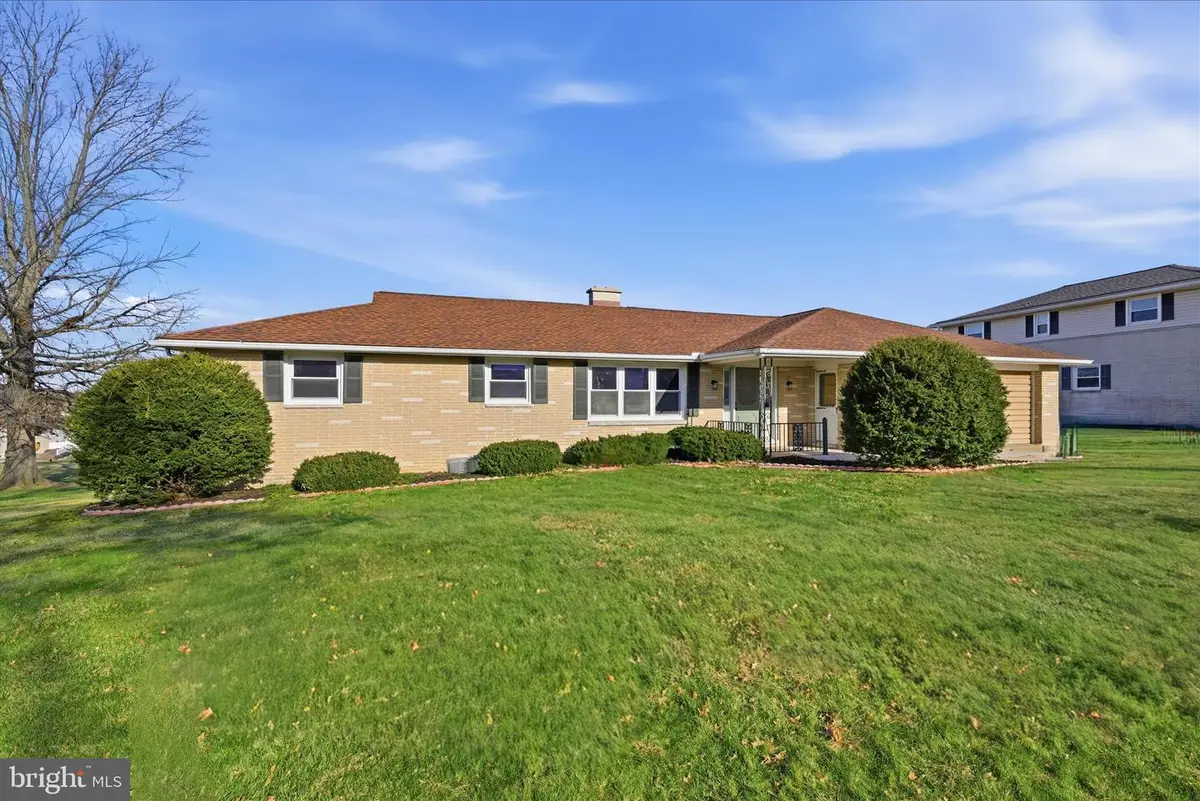 3340 Minton Dr, York, PA 17402 - Image #1