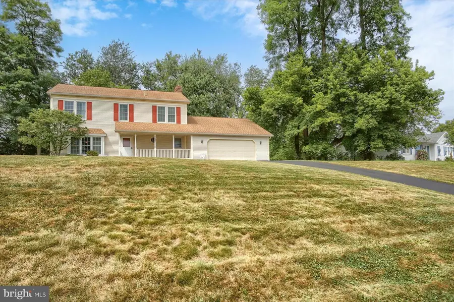 319 Hillcrest Dr, New Cumberland, PA 17070 - Image #2