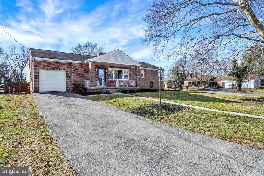 2090 Sycamore Rd, York, PA 17408 - Image #2