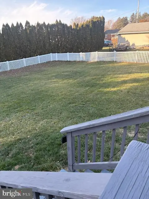 2144 Pleasant View Dr, YORK, PA 17406