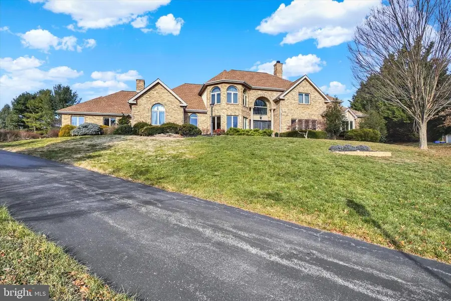 1085 Wyndward Ct, York, PA 17403 - Image #3