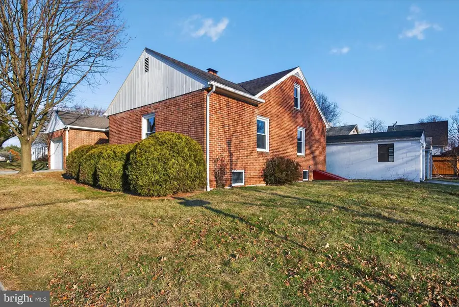 10 Dixie Dr, Red Lion, PA 17356 - Image #2