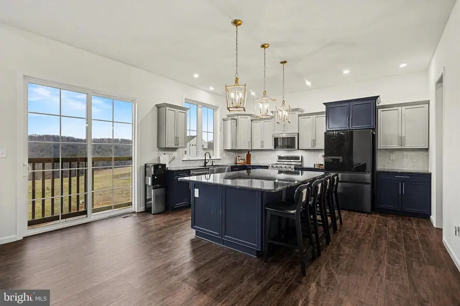 802 Blake Dr, York, PA 17402 - Image #3