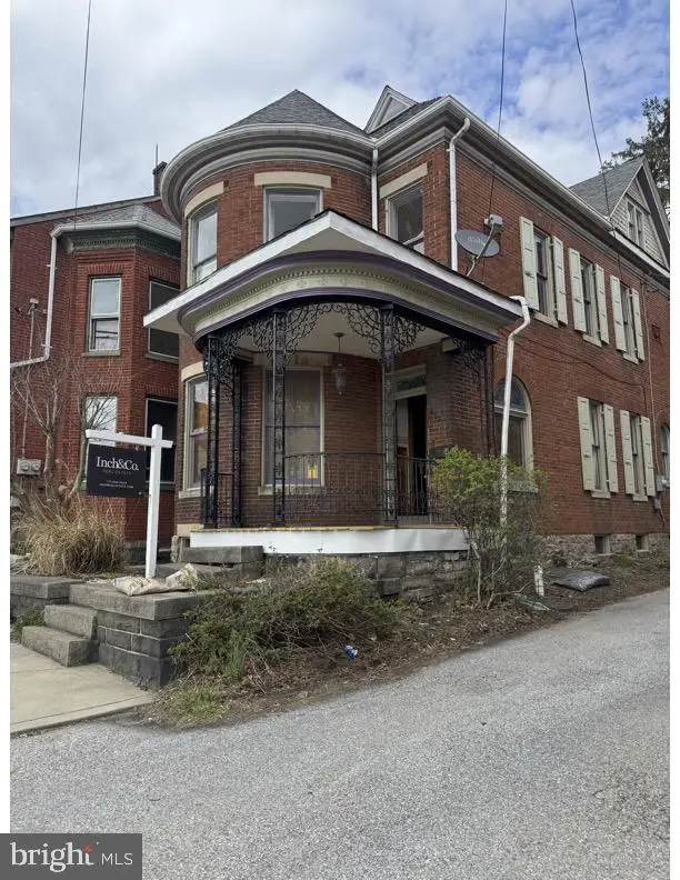 407 Carlisle St, Hanover, PA 17331 - #1