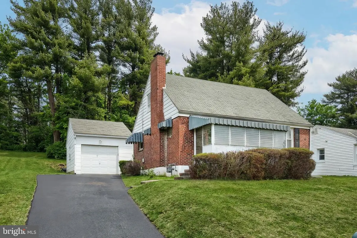 1339 Canterbury Ln, York, PA 17406 - Image #1