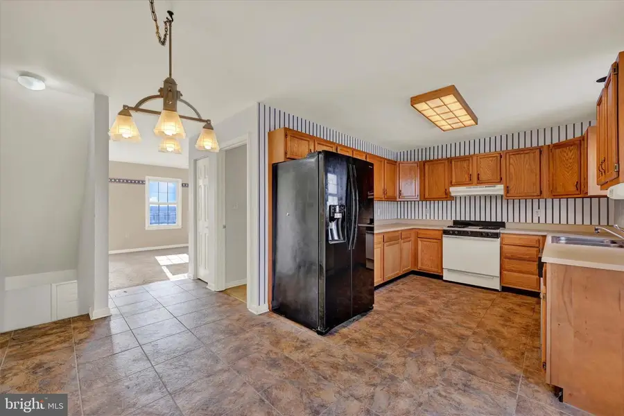 2256 N Point Dr, York, PA 17406 - Image #2