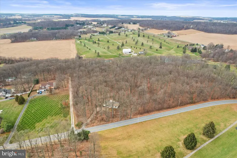 8287 Pleasant Valley Rd, Stewartstown, PA 17363 - Image #2