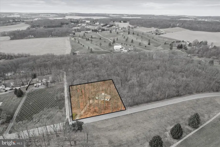 8287 Pleasant Valley Rd, Stewartstown, PA 17363 - Image #3