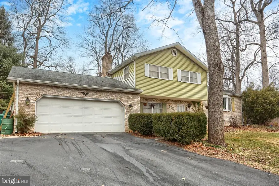 302 Robin Hood Rd, Dillsburg, PA 17019 - Image #3