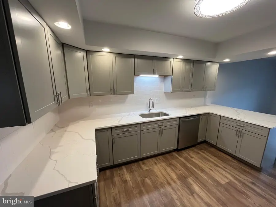 3077 Lakefield Rd #3077, York, PA 17402 - Image #2