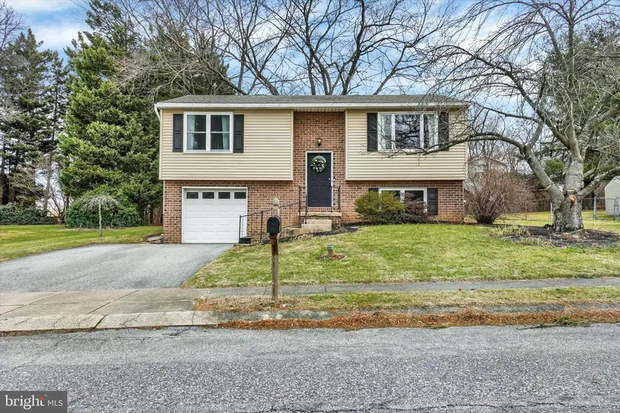3375 Taunton Dr, York, PA 17402 - Image #2