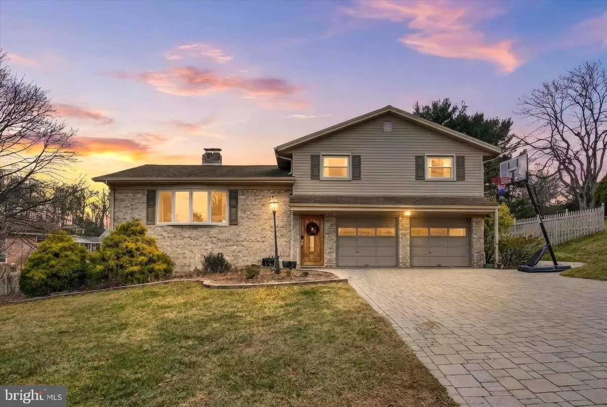 43 Lynwood Dr, York, PA 17402 - Image #1