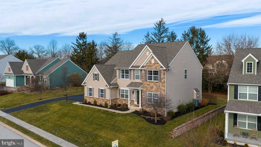 659 Crosslyn Dr, York, PA 17404 - Image #2