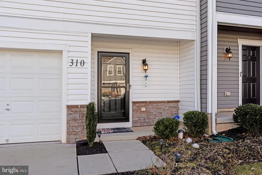 310 Maple Run Dr, York, PA 17404 - Image #2