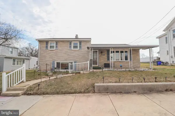 181 S Main St, MOUNT WOLF, PA 17347