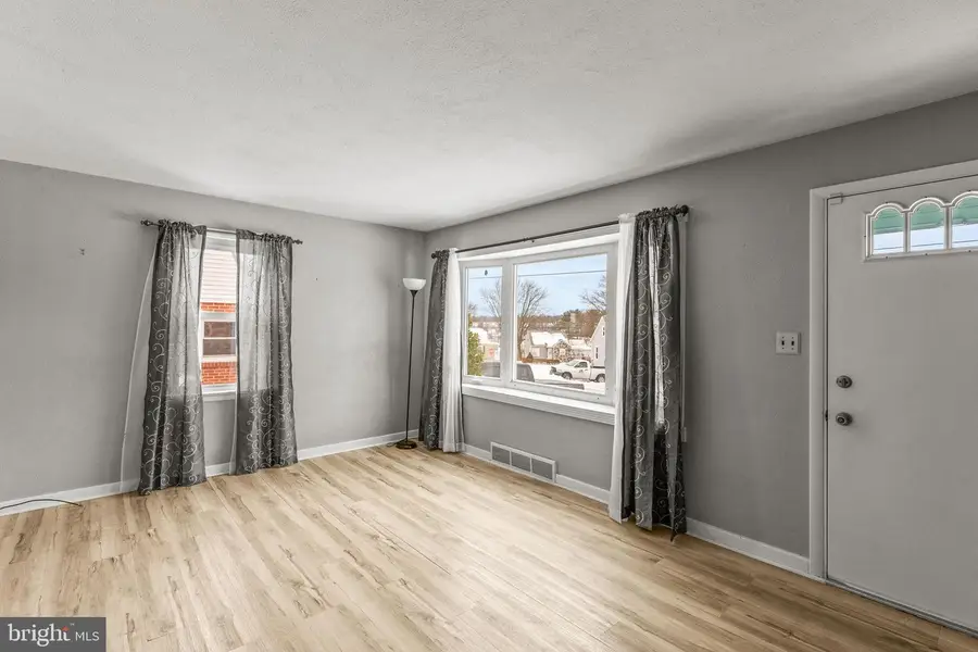 102 Rockwood Ave, York, PA 17406 - #3