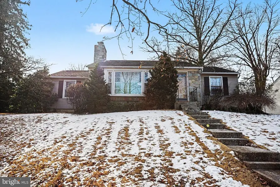 1412 Springdale Rd, York, PA 17403 - Image #2