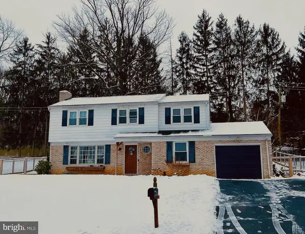 3280 Lynwood Ln, YORK, PA 17402