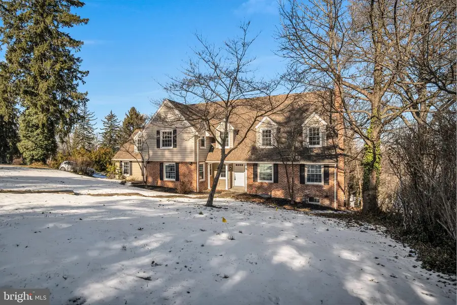 1059 Hillside Dr, York, PA 17403 - Image #3