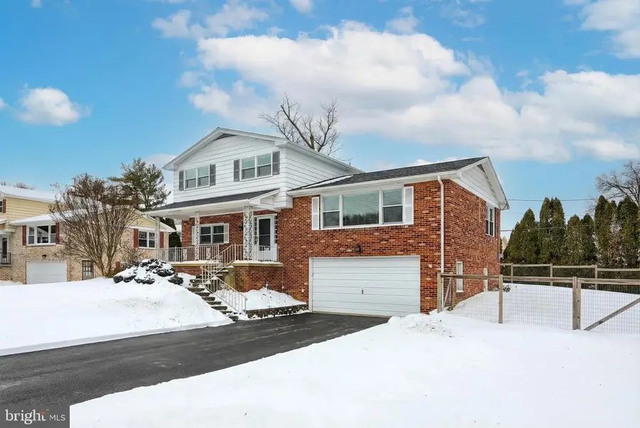 470 Cortleigh Dr, York, PA 17402 - Image #2