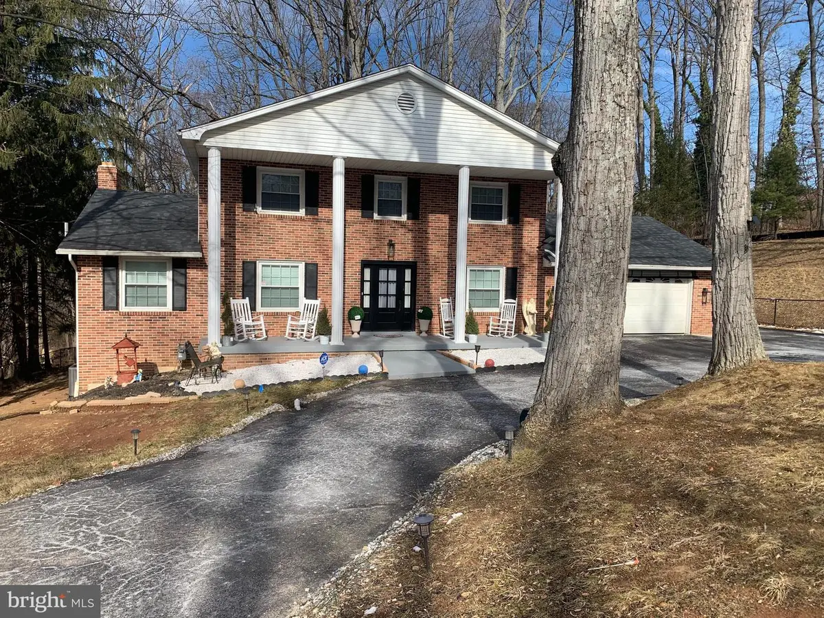 4009 Robinhood Dr, York, PA 17408 - Image #1