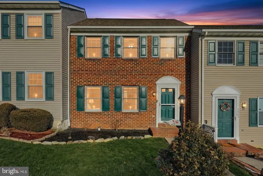 2435 Woodmont Dr, York, PA 17404 - Image #2