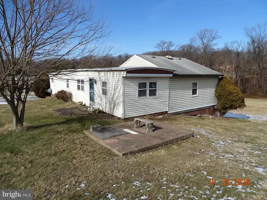 1091 Valley View Rd, York, PA 17406 - Image #2