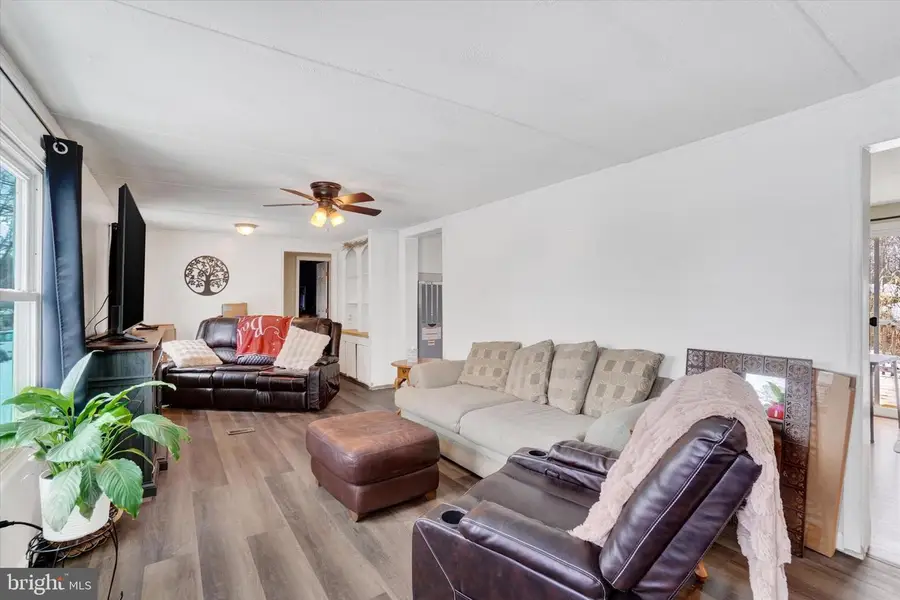 29 Chesapeake Est, Thomasville, PA 17364 - #3