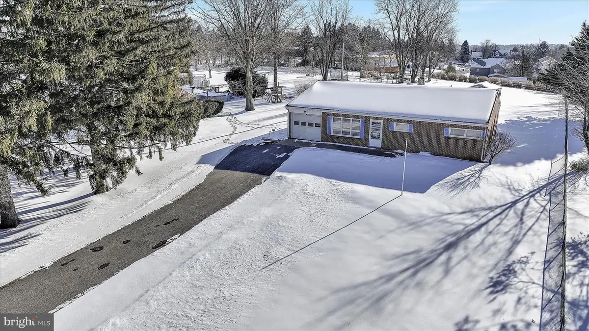 921 Skylight Dr, York, PA 17402 - Image #1