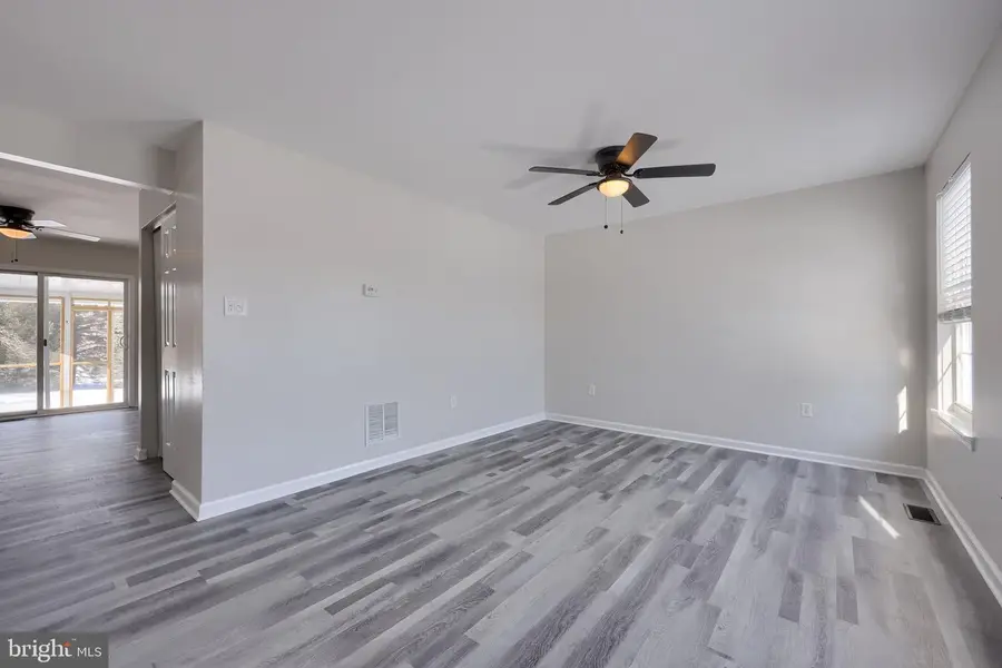 185 Charles Cir, York, PA 17406 - Image #2