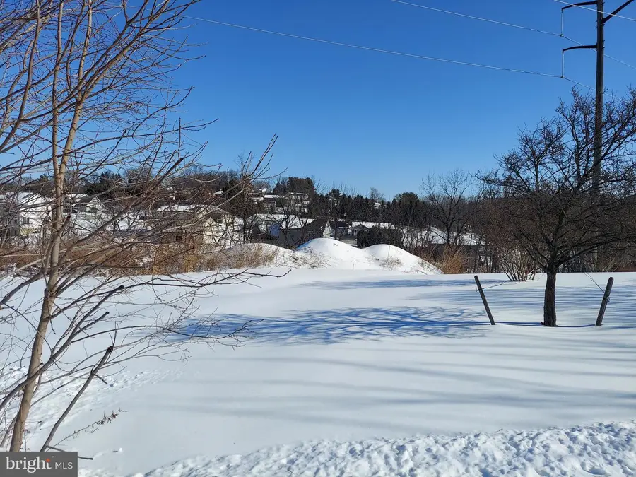 222 Sunset Cir, Red Lion, PA 17356 - #2