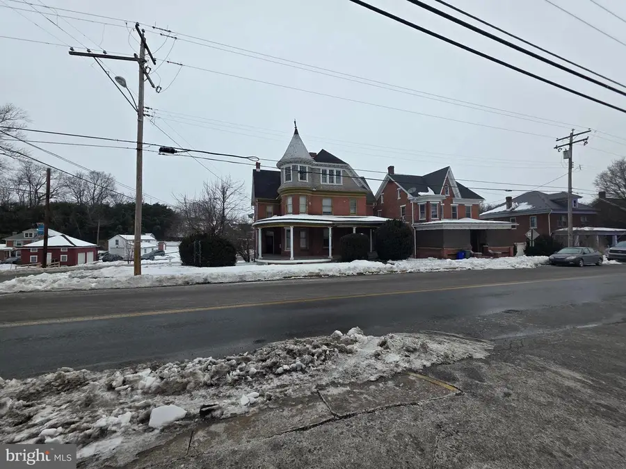 178 W Main St, Windsor, PA 17366 - #2