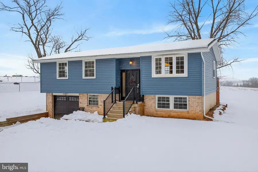 39 1st St, Windsor, PA 17366 - #3