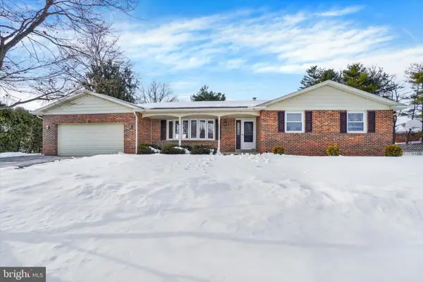 1975 Normandie Dr, YORK, PA 17408