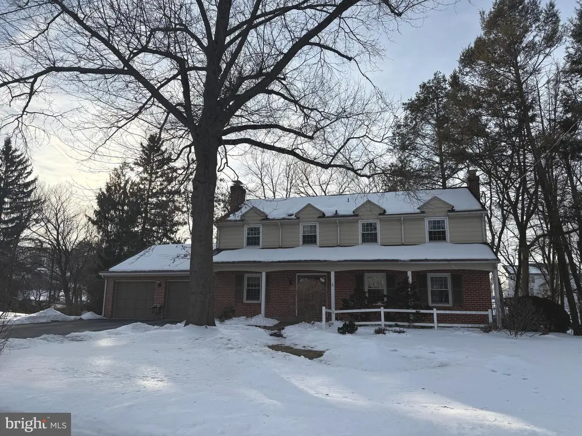 540 Gatehouse Ln W, York, PA 17402 - #1