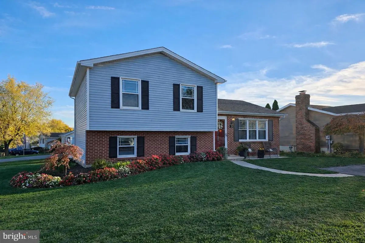 56 Cardinal Dr, Hanover, PA 17331 - Image #1