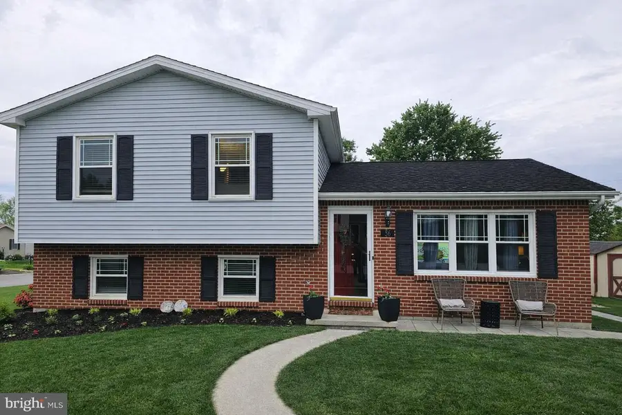 56 Cardinal Dr, Hanover, PA 17331 - Image #2