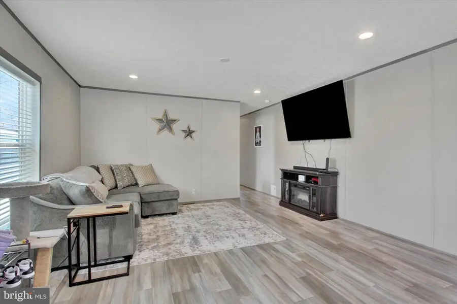 39 Chesapeake Est, Thomasville, PA 17364 - #2