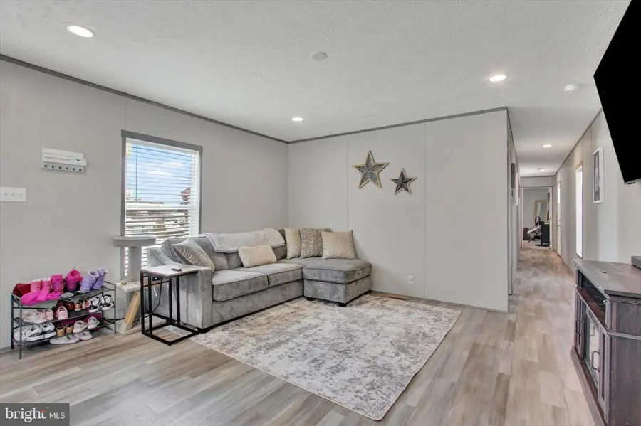 39 Chesapeake Est, Thomasville, PA 17364 - #3