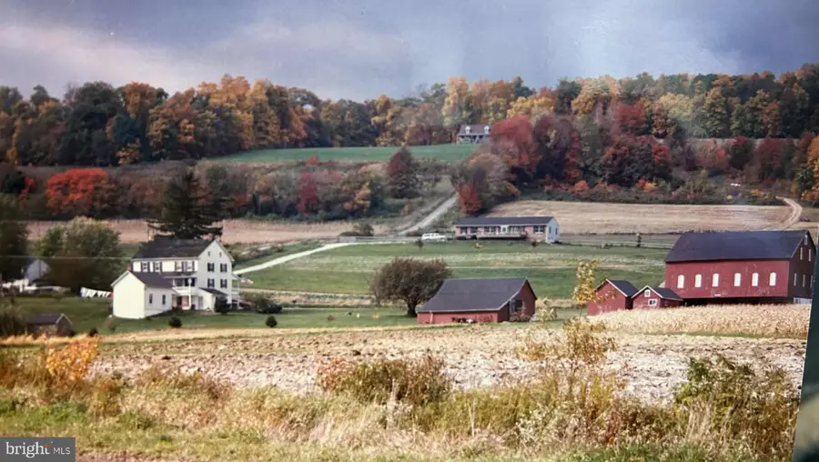 4859 Glenville Rd, Glen Rock, PA 17327 - #2