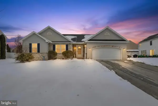 390 Pebble Beach Dr, MOUNT WOLF, PA 17347