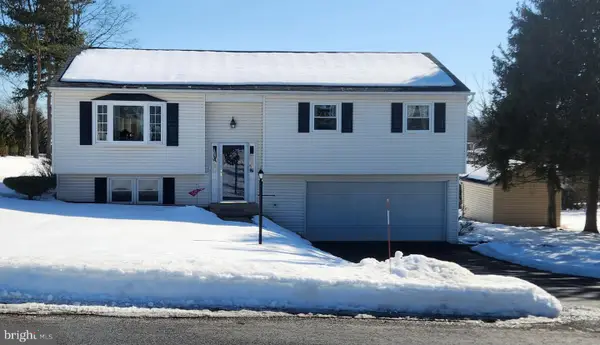 230 Fairway Dr, ETTERS, PA 17319