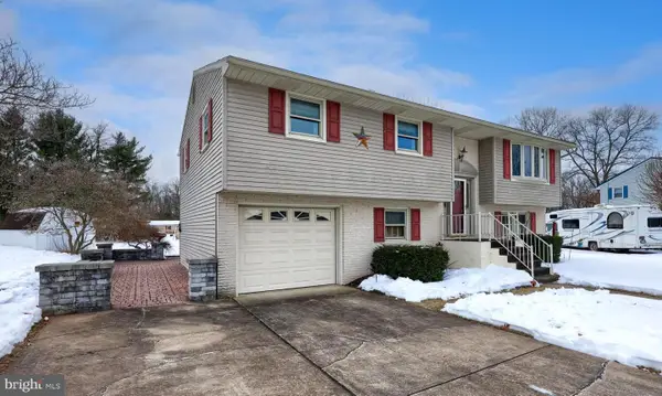 3644 Fox Chase Dr, DOVER, PA 17315