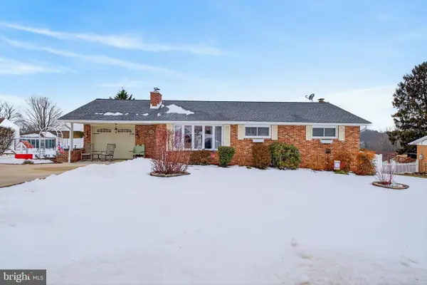 18 Woodland Dr, YORK, PA 17407