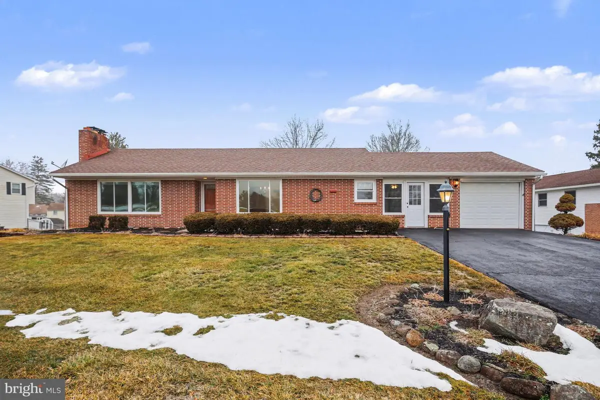 406 Golf Club Ave, Dillsburg, PA 17019 - #1