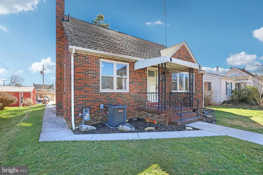 215 Penn St, Hanover, PA 17331 - #2