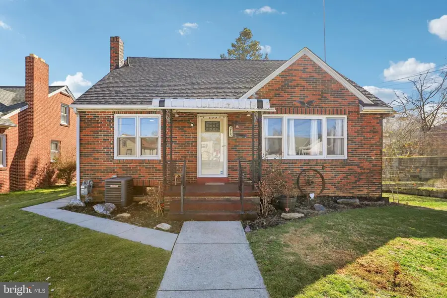 215 Penn St, Hanover, PA 17331 - #3